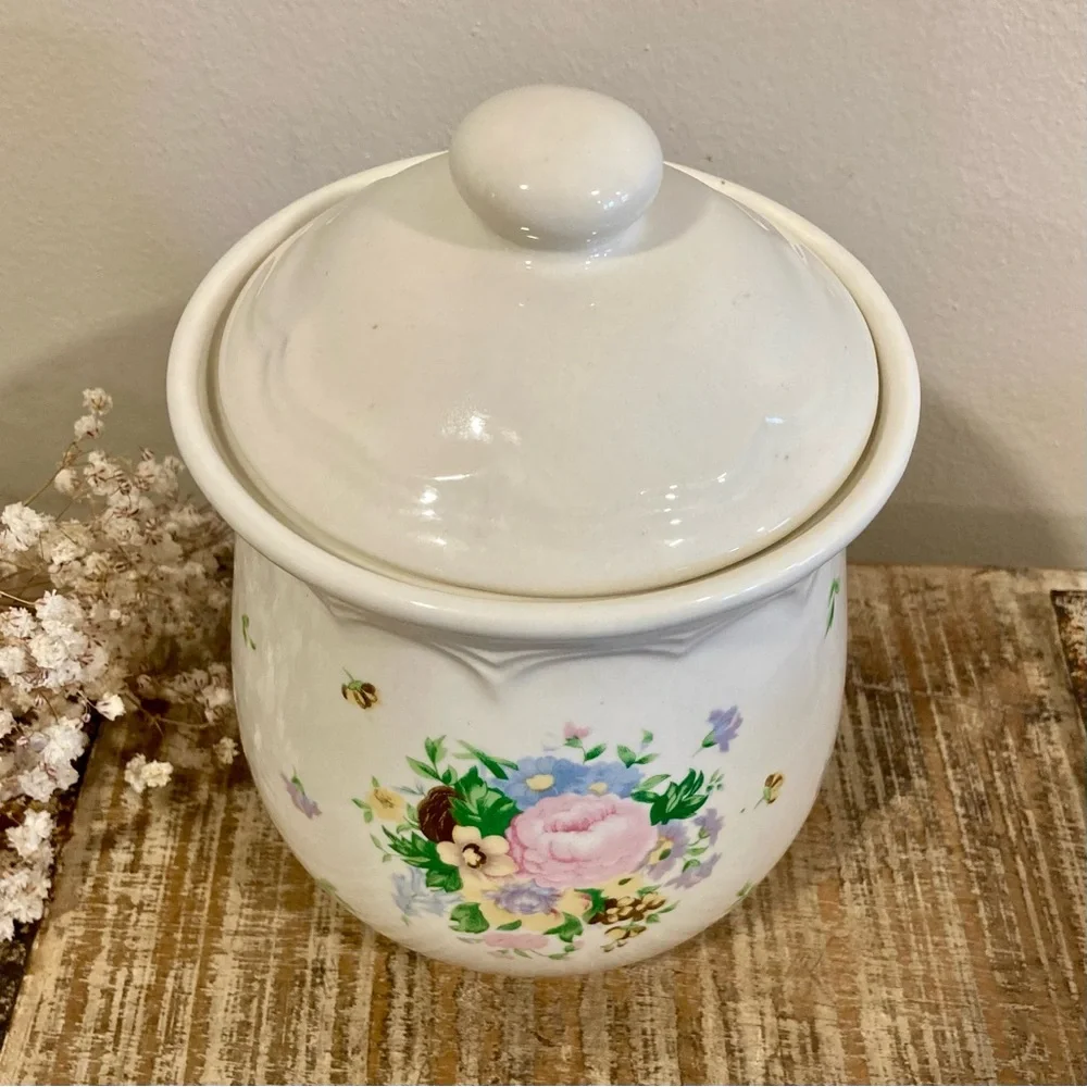 6.5” Tall Vintage Ceramic Canister Floral Container Storage Grandmacore Kitchen